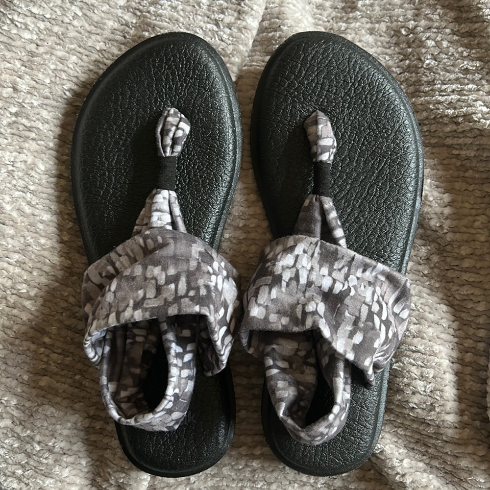Sanuk yoga sling sandals - women’s size 8